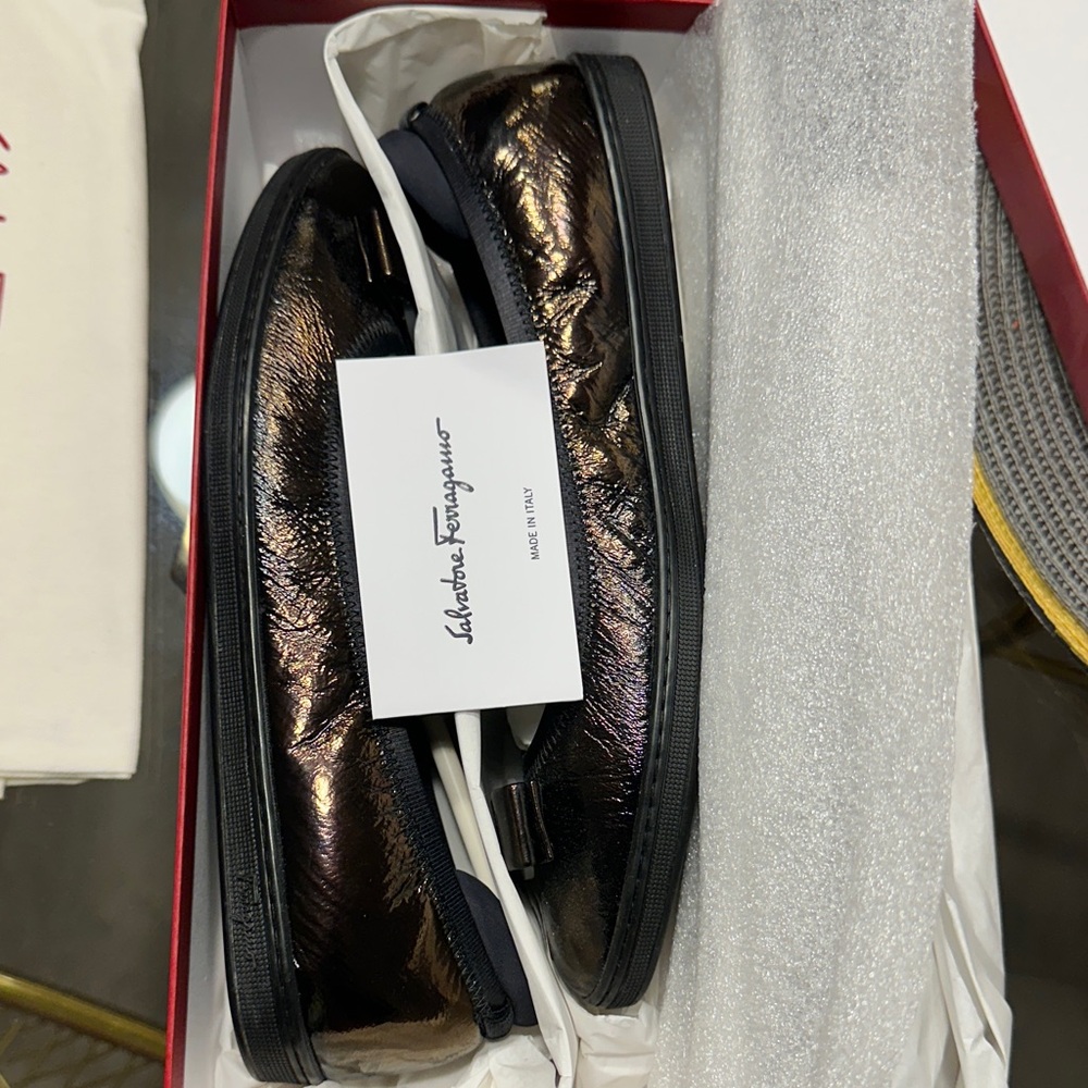 Salvatore Ferragamo Black Patent Vara Bow Flats - Picture 7 of 10